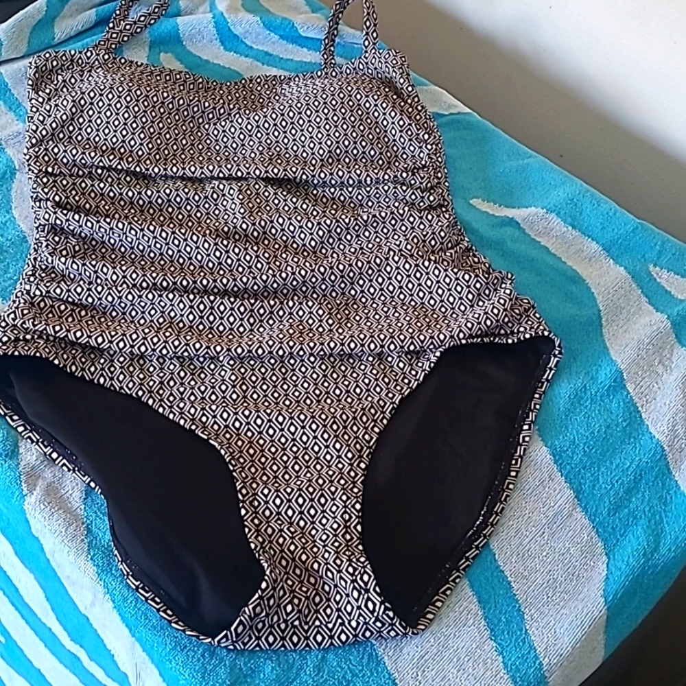 DKNY Ladies Swimsuit in Bandeau Maillot Black White Geo, Sz XL, Front Shirring